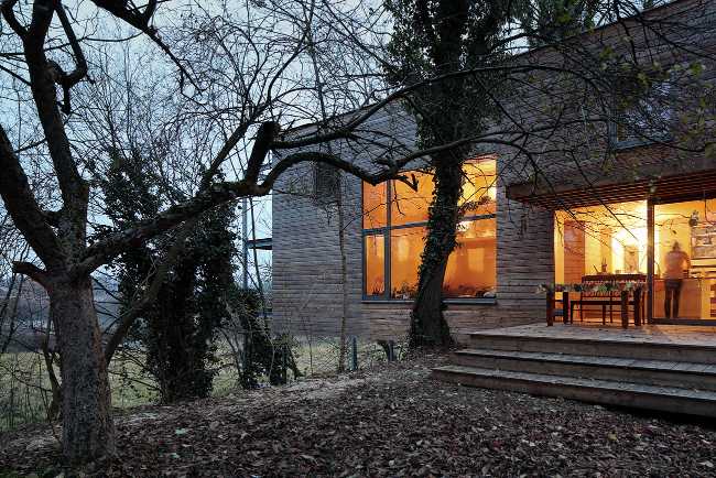 Casa tra gli alberi sospesa